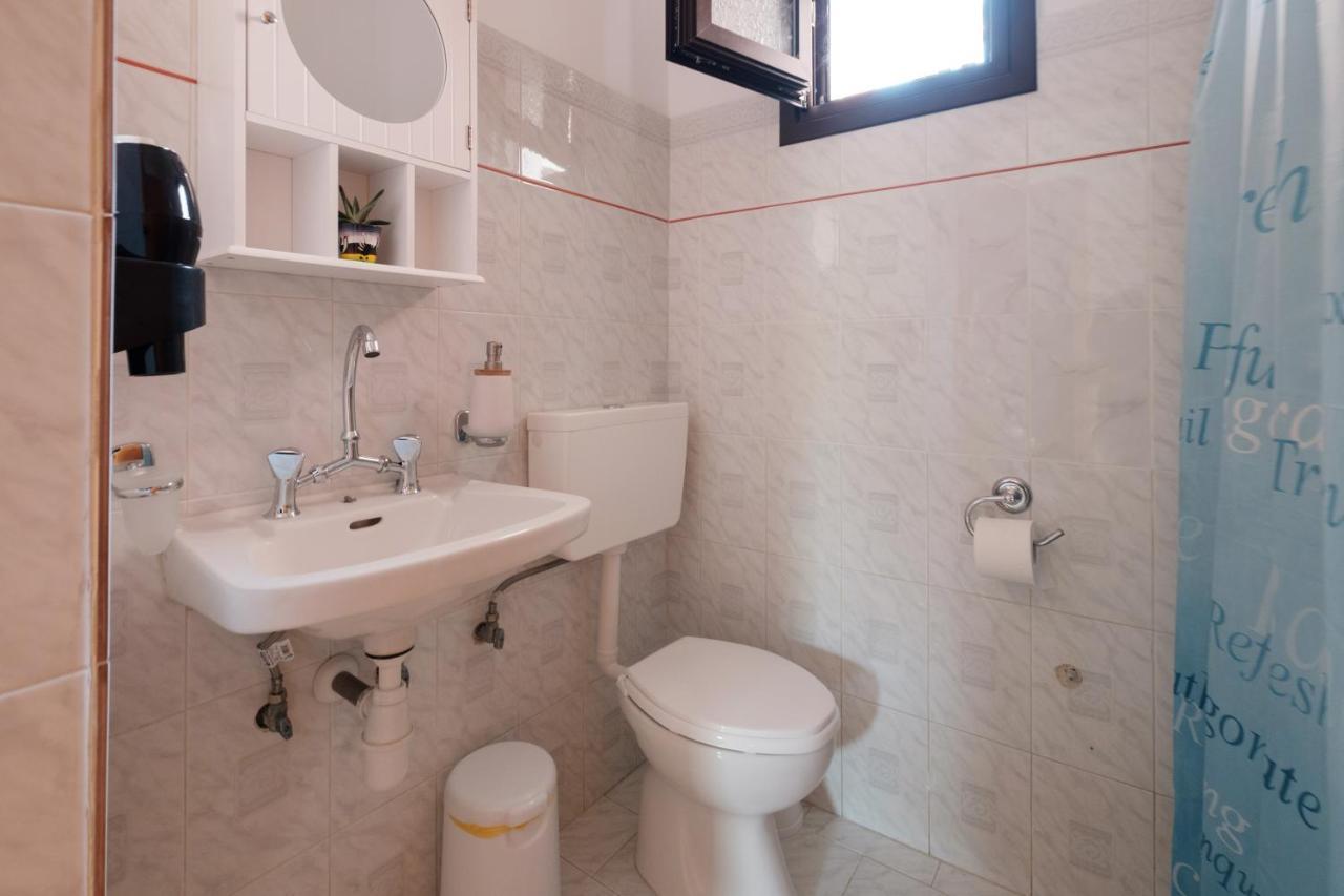 Mouzakitis Apartments 3 アリラス エクステリア 写真