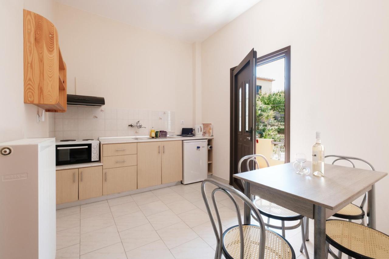 Mouzakitis Apartments 3 アリラス エクステリア 写真